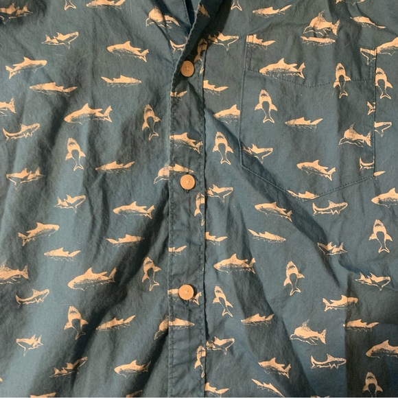 AE Shark button down - Picture 4 of 4